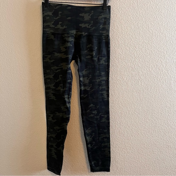 SPANX Look At Me Now Green Camo Cropped Skinny Seamless Leggings Size XL - Picture 8 of 10